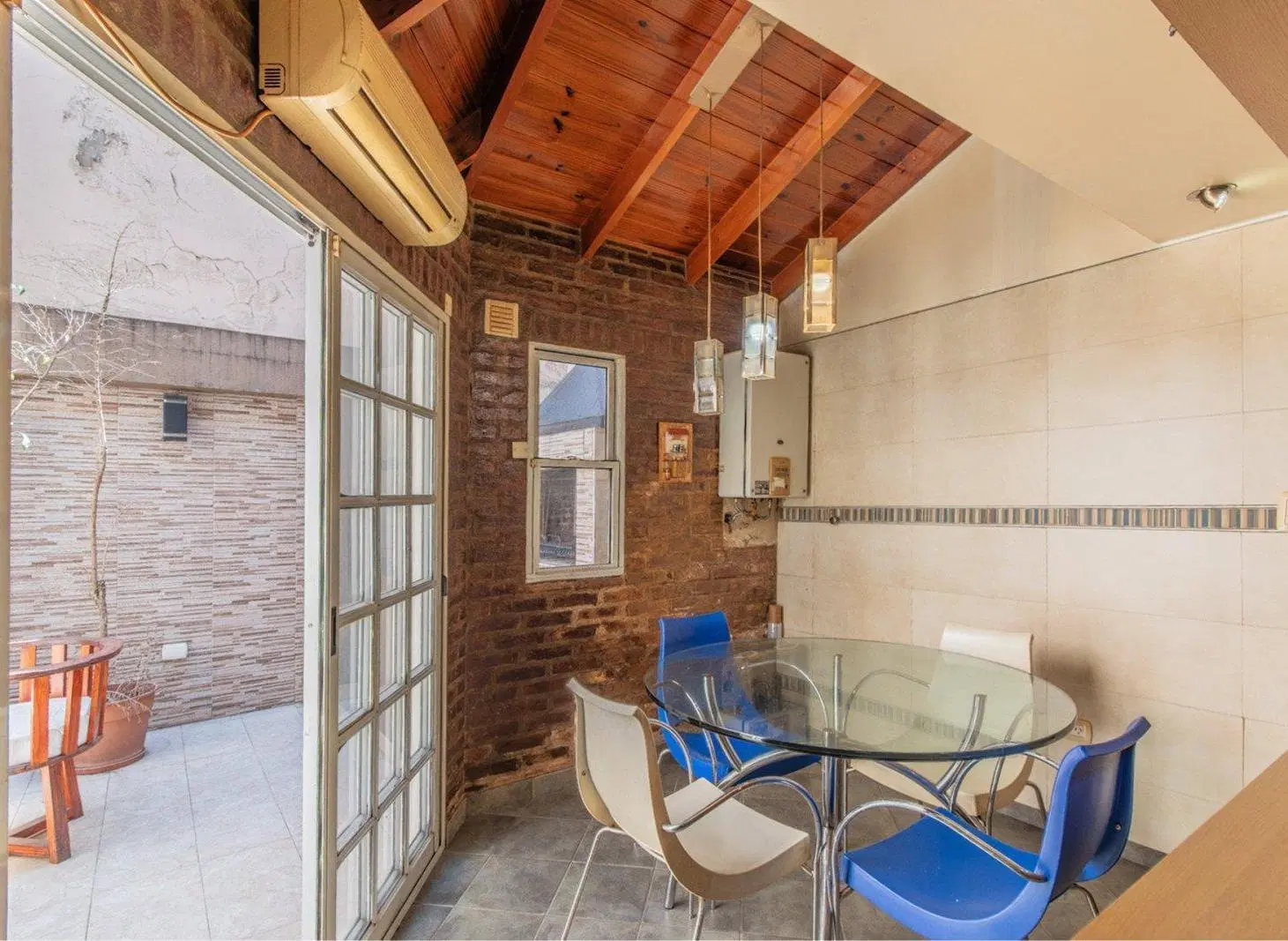 Casa de 5 ambientes con patio y parrilla 4