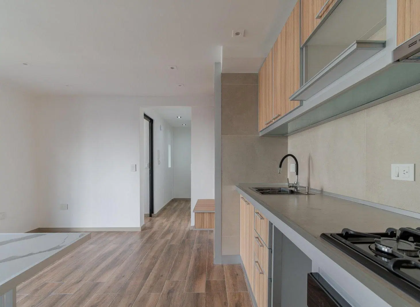 Departamento de 3 ambientes reciclado con balcón aterrazado 2