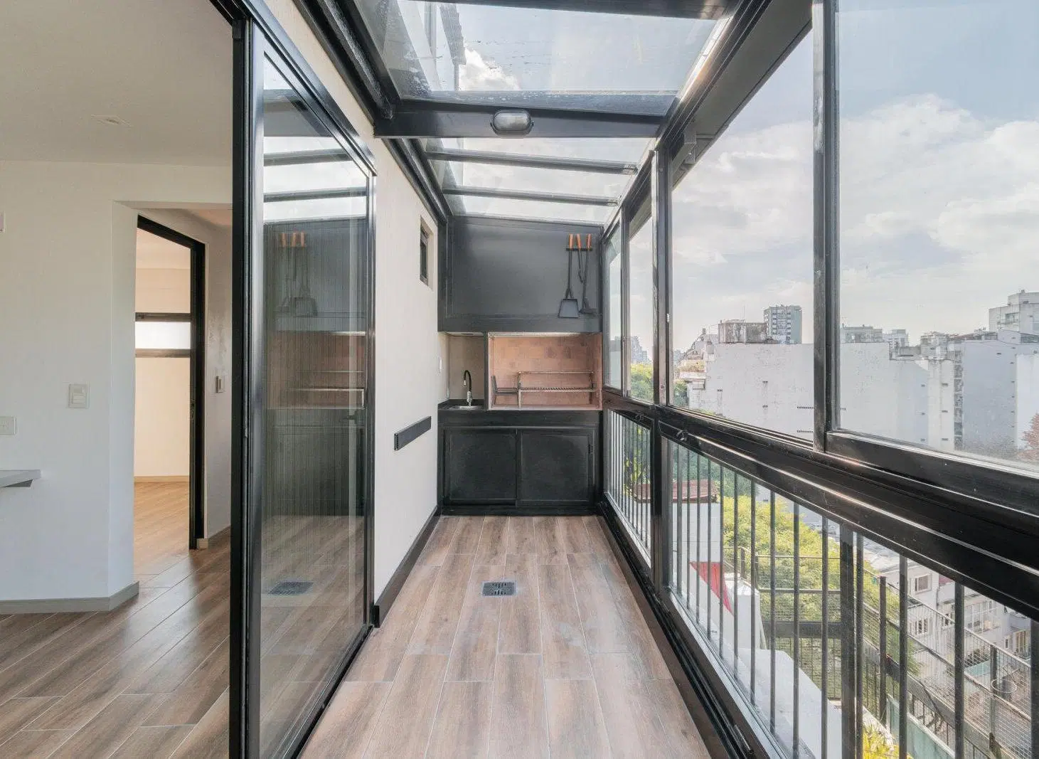 Departamento de 3 ambientes reciclado con balcón aterrazado 1