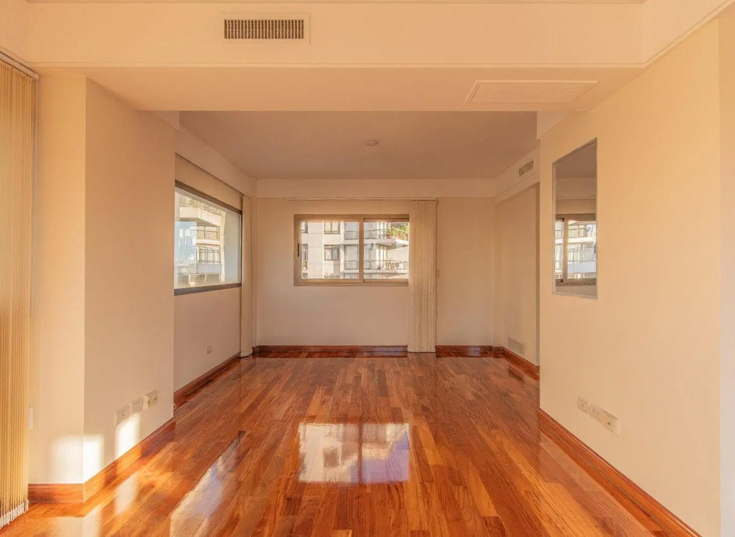 Duplex de 5 ambientes con balcones aterrazados 4