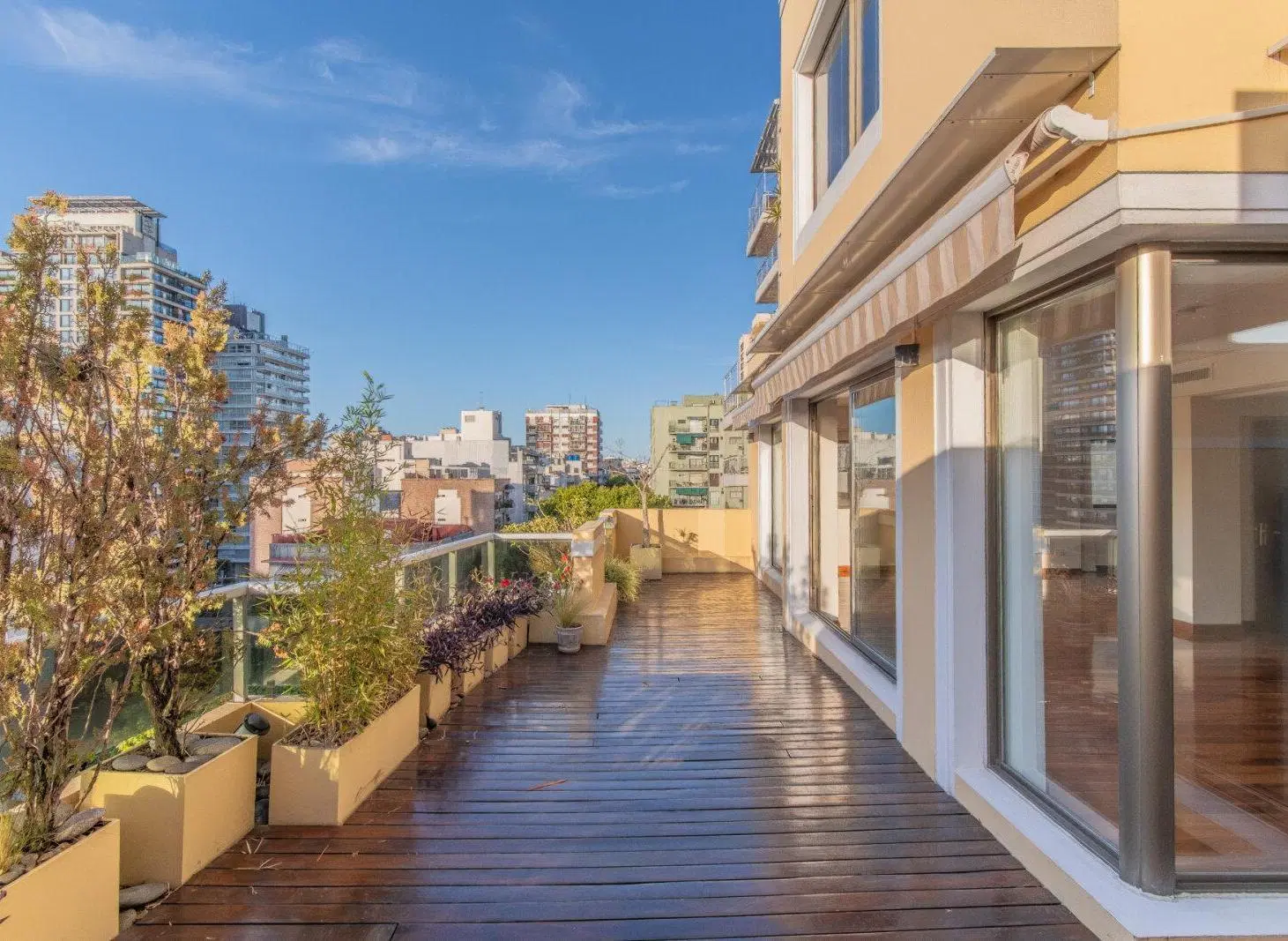 Duplex de 5 ambientes con balcones aterrazados 2
