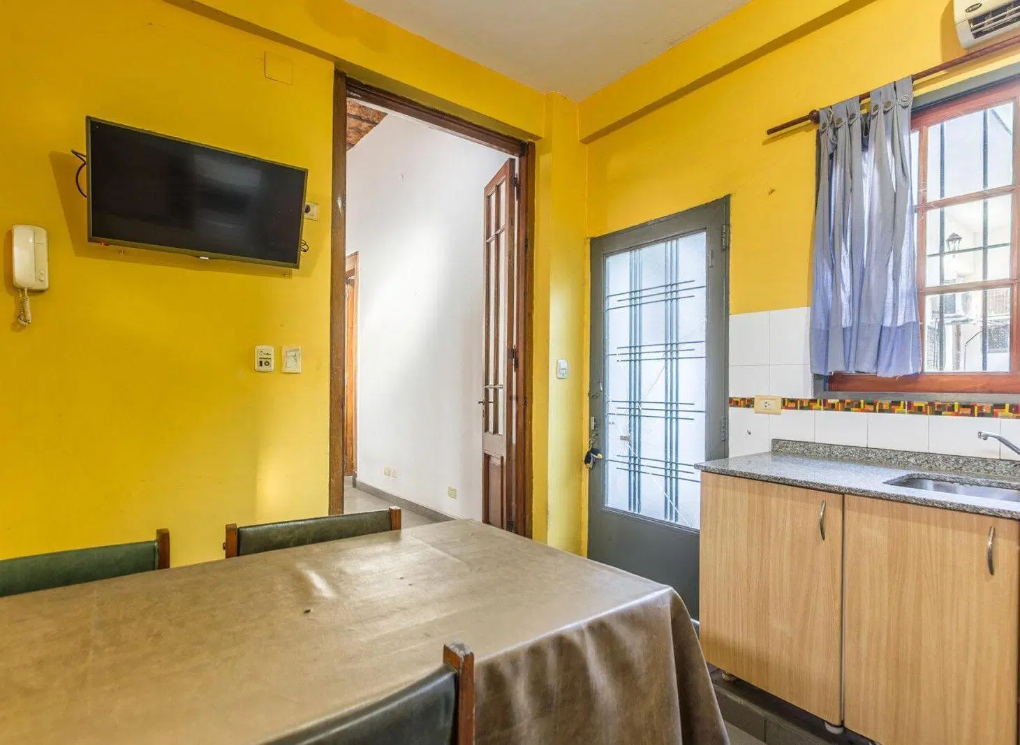 Casa 4 ambientes en Pompeya 8