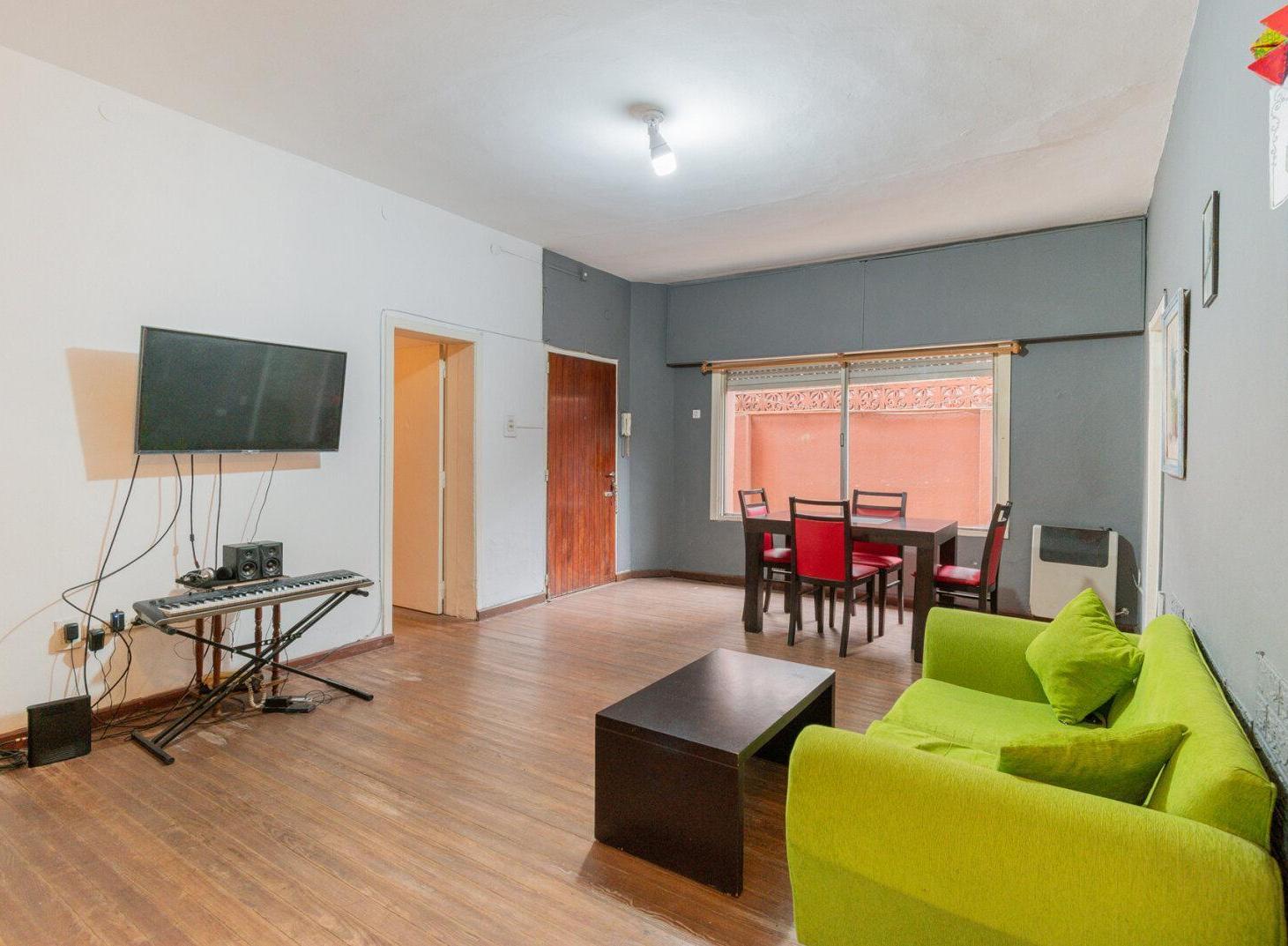 Foto de PH tipo casa dividido en 2 unidades en el centro de Banfield, imagen 1