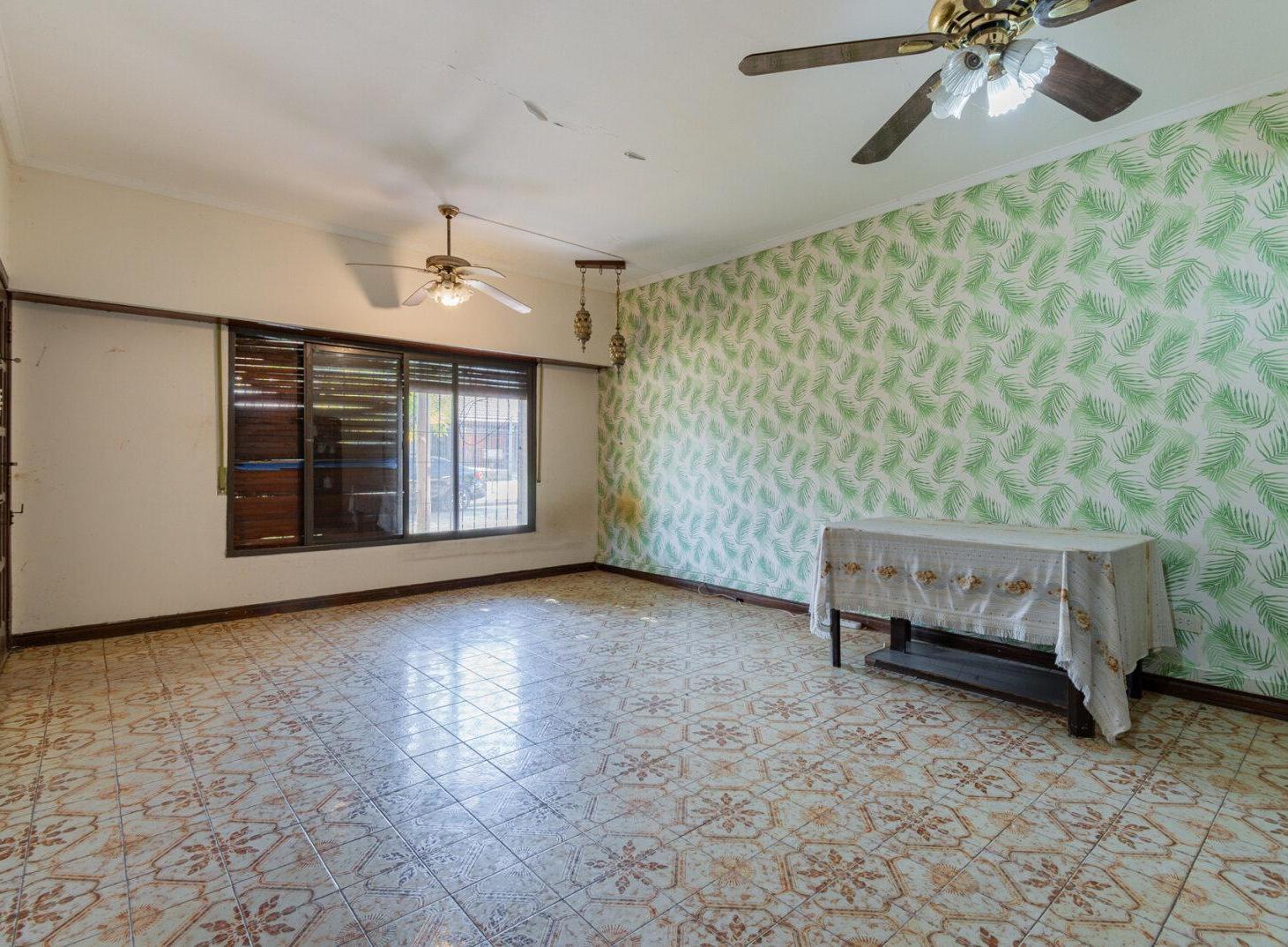 Foto de Casa de 5 ambientes con cochera y jardin apta crédito, imagen 4