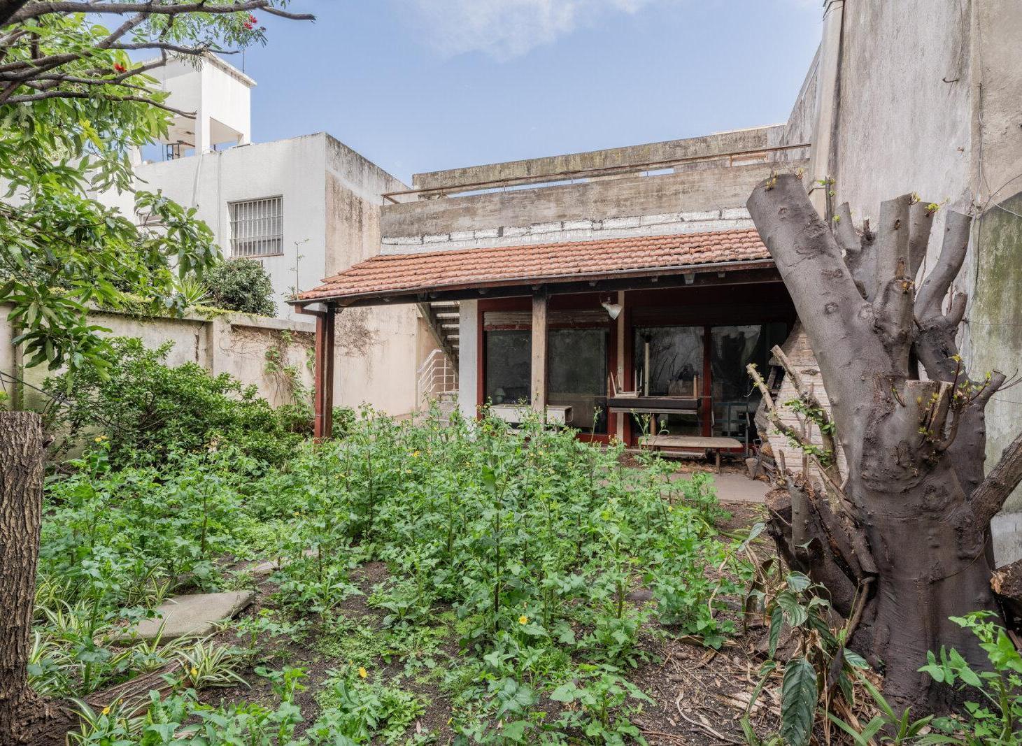 Foto de Casa de 6 ambientes con jardín, galería, terraza y cochera, imagen 3