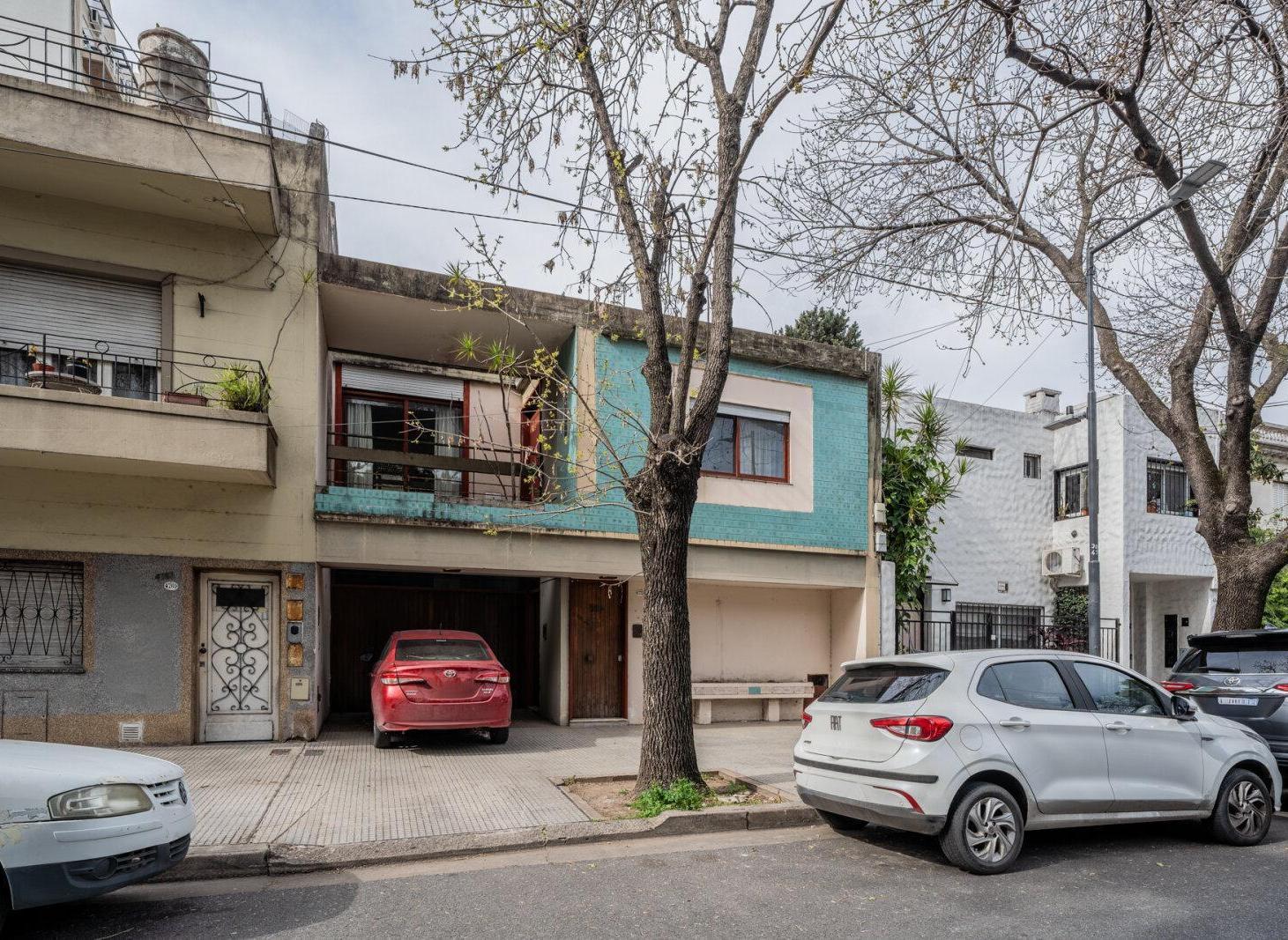 Foto de Casa de 6 ambientes con jardín, galería, terraza y cochera, imagen 2