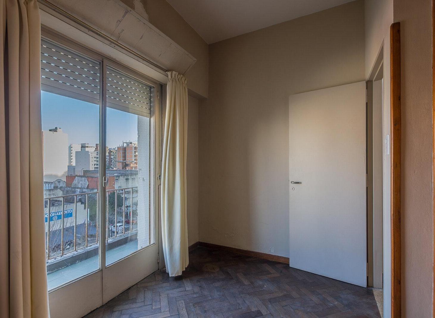Foto de Departamento 4 ambientes con balcón en el centro de moron, imagen 1