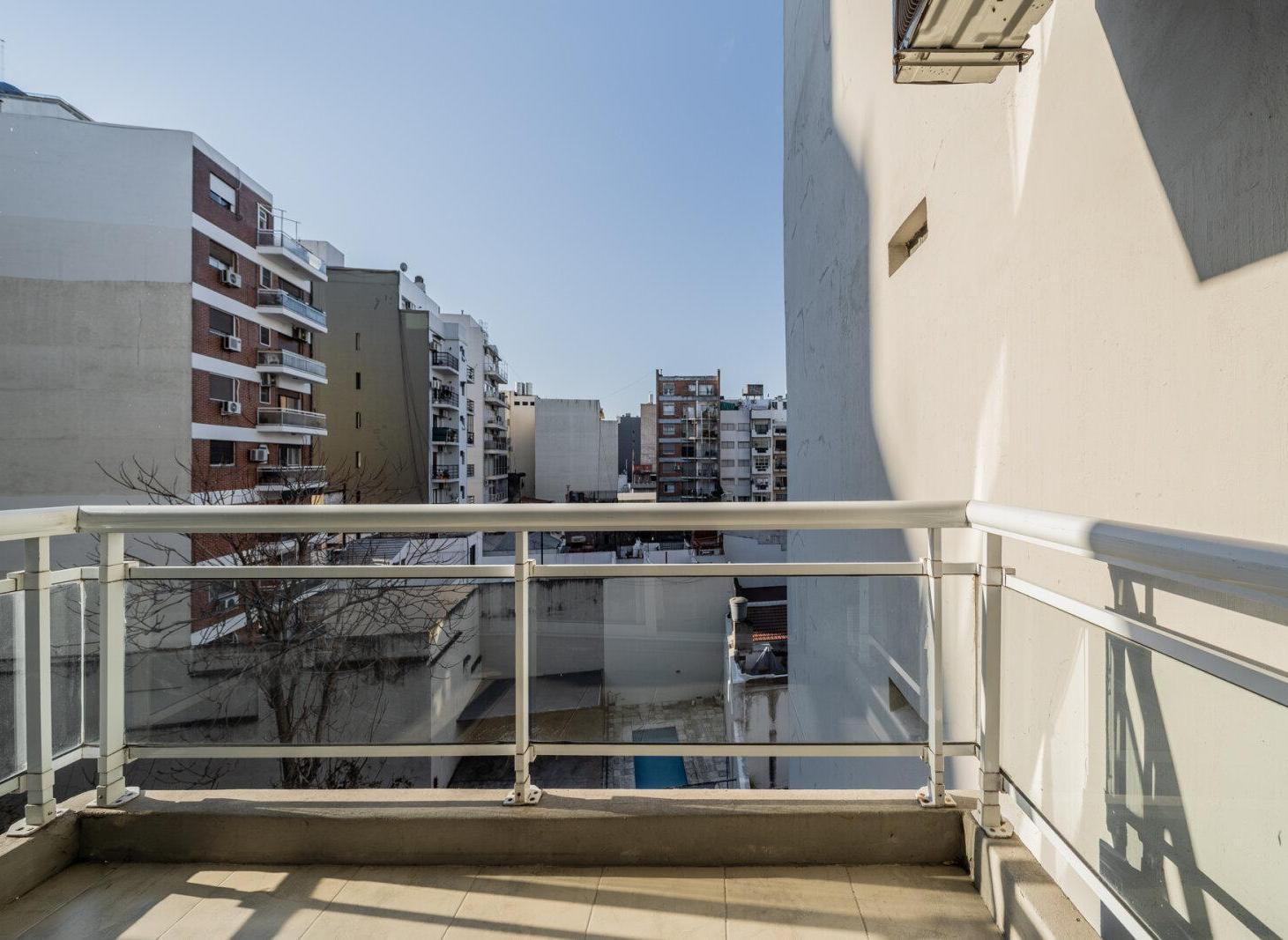 Foto de departamento de 2 ambientes con balcon y cochera, imagen 1