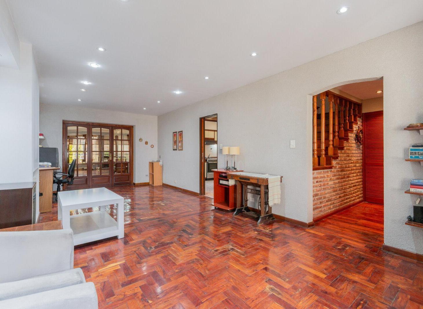 Foto de casa 4 ambientes con jardin y cochera, imagen 2