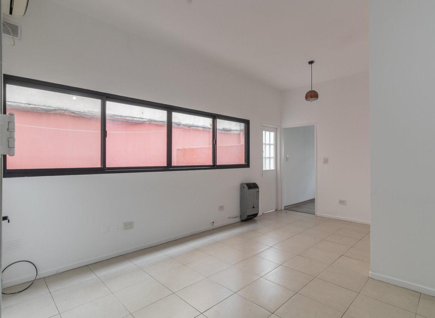 Foto de PH 2 ambientes con terraza propia, primer piso por escalera- Apto, imagen 4