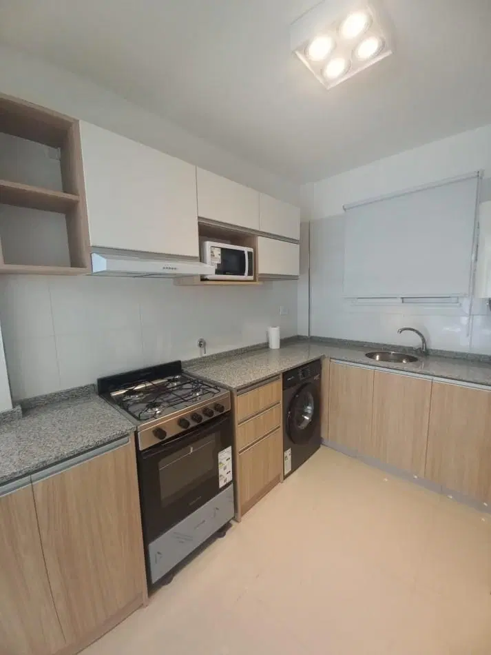 Departamento de 3 Ambientes a La Calle con Balcon 5