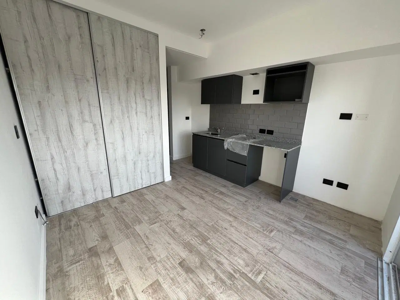 Departamento Monoambiente en venta en temperley 5