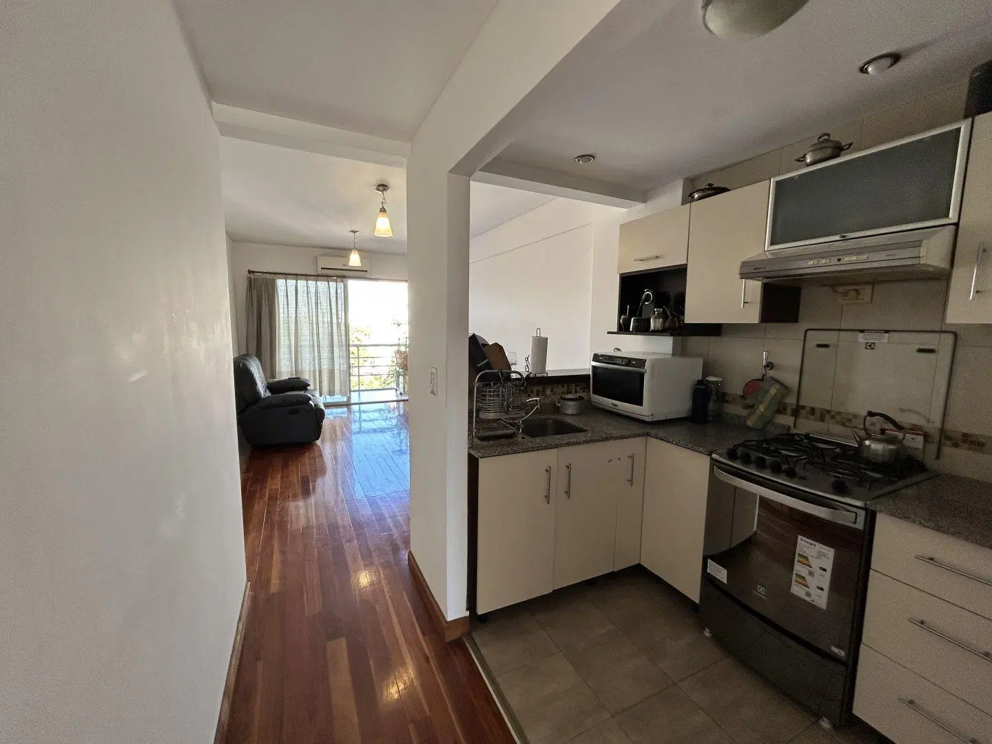 Departamento de 2 ambientes con cochera y baulera en Banfield 4
