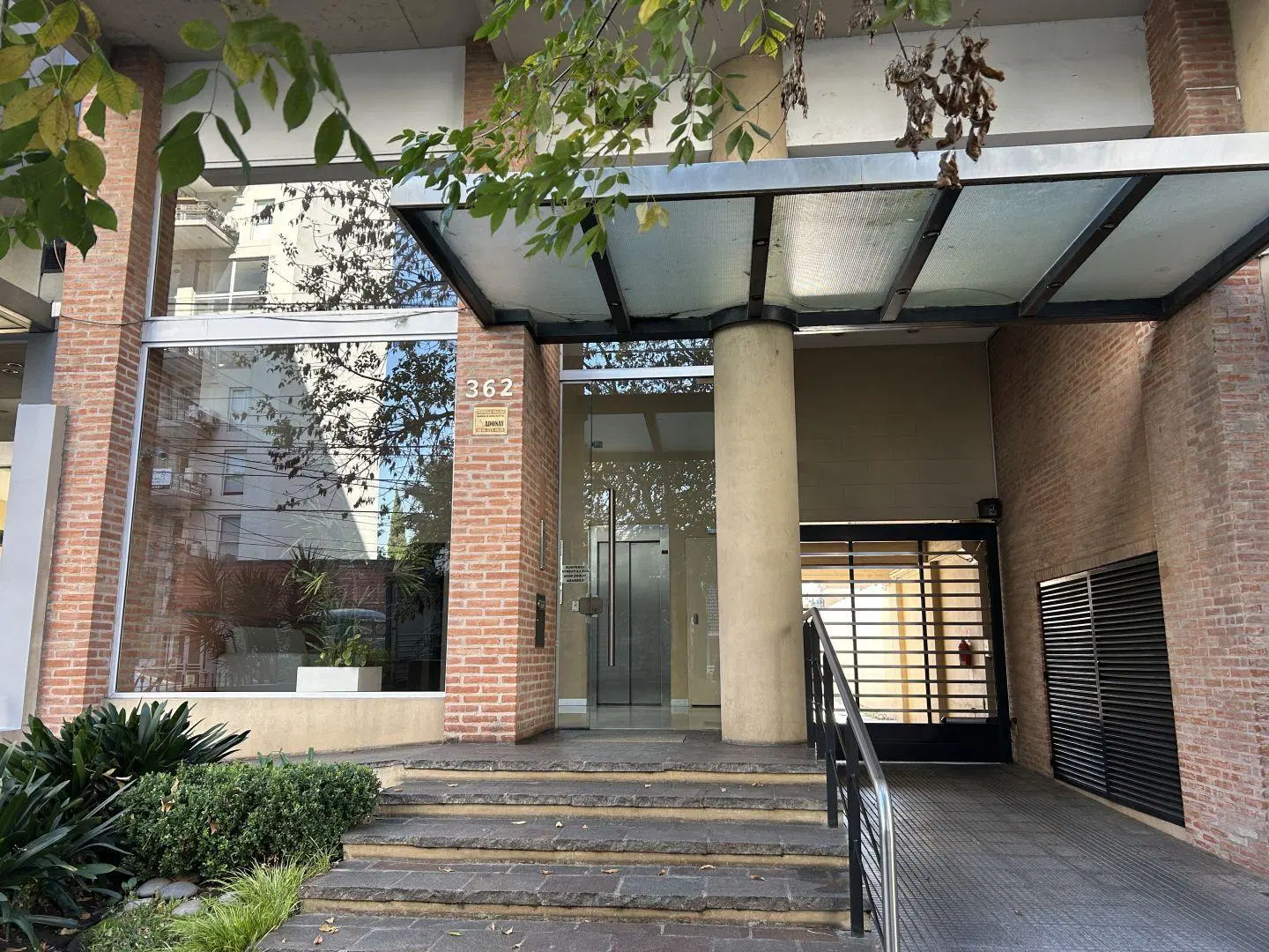 Departamento de 2 ambientes con cochera y baulera en Banfield 2