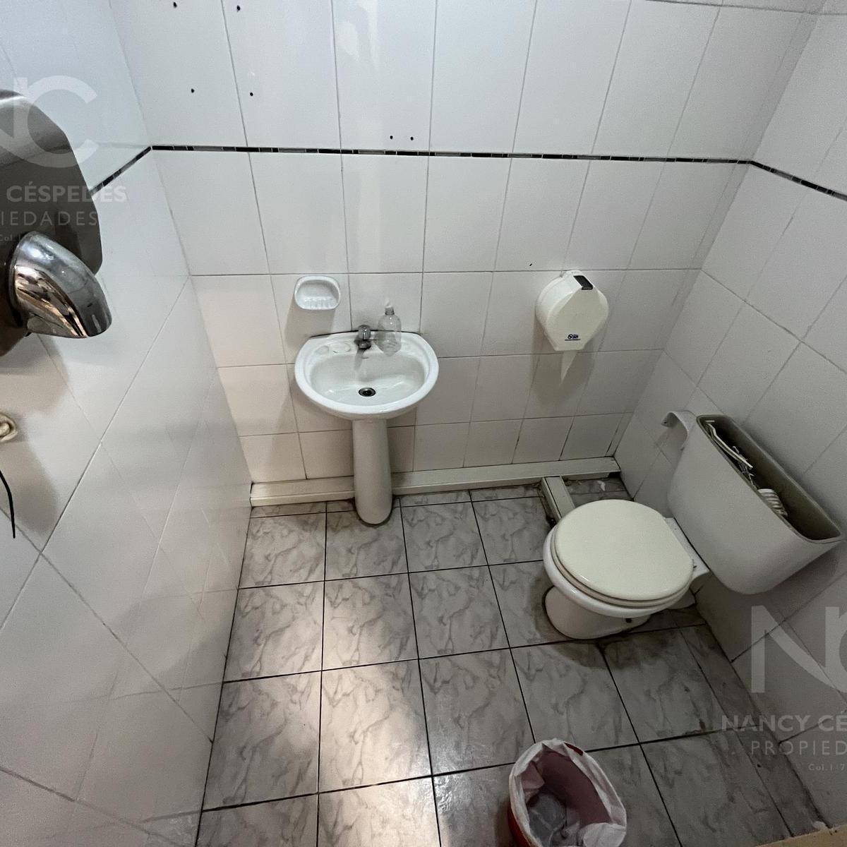 Edificio de Oficinas en Venta en Quilmes Centro. Ideal Policonsultorio/ Instituto 4