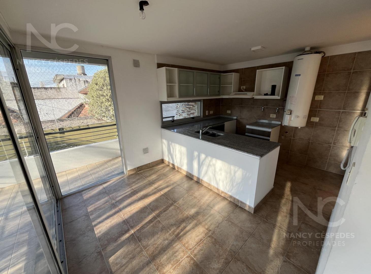 Foto de DEPARTAMENTO DE 4 AMBIENTES EN VENTA BERNAL ! CON 2 COCHERAS Y 1 BAULERA, imagen 5
