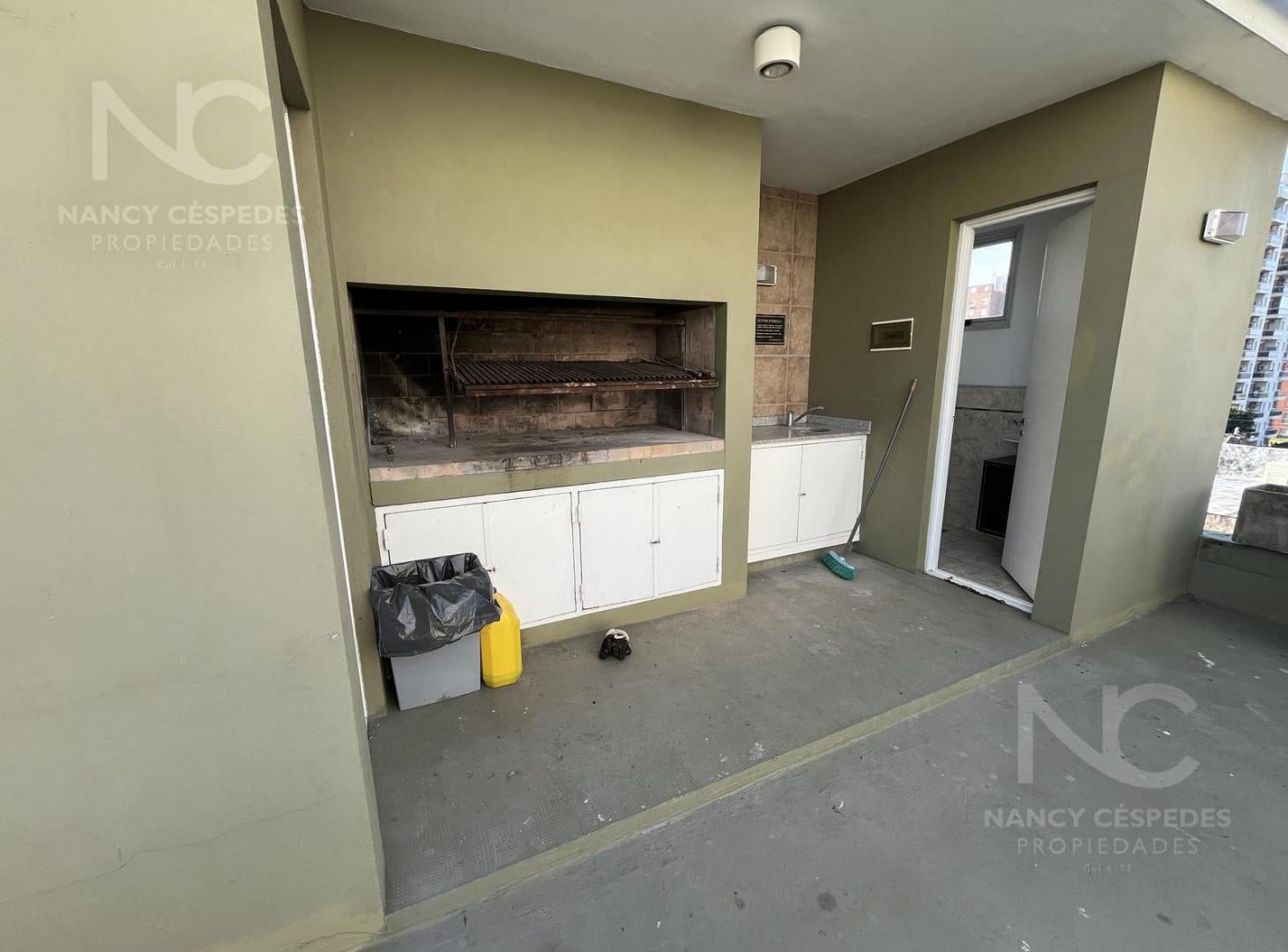 Foto de DEPARTAMENTO DE 4 AMBIENTES EN VENTA BERNAL ! CON 2 COCHERAS Y 1 BAULERA, imagen 4
