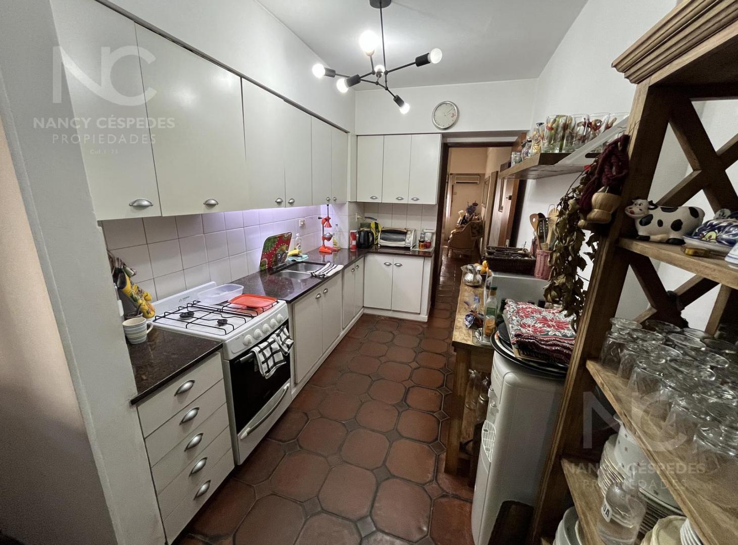 Foto de CASA EN VENTA DE 6 AMBIENTES CON PILETA EN VENTA EN BERNAL BARRIO, imagen 1