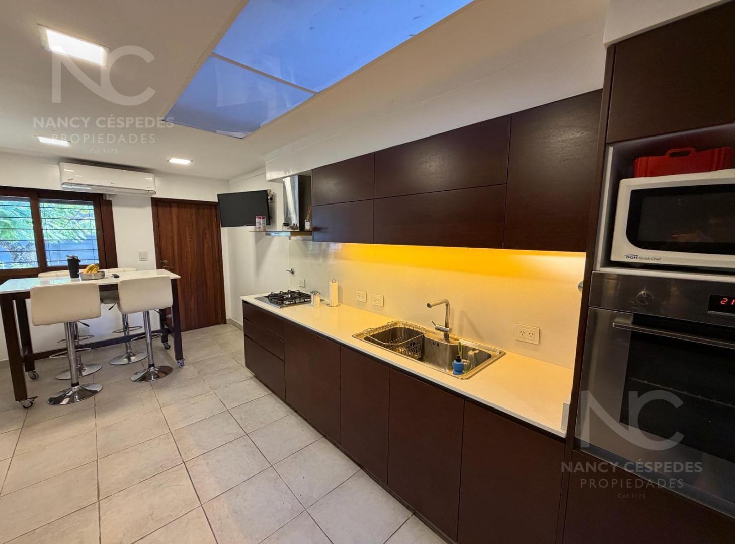 Foto de ESPECTACULAR CASA DE 4 AMBIENTES EN VENTA!!! CON PARQUE Y PILETA EN, imagen 4