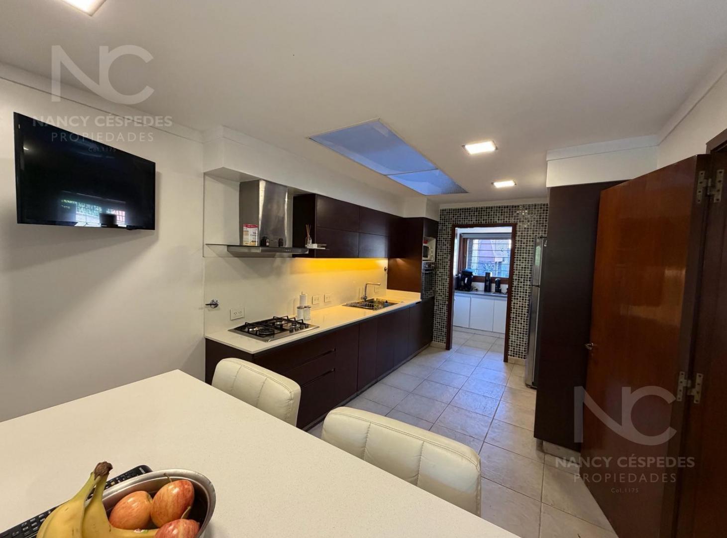 Foto de ESPECTACULAR CASA DE 4 AMBIENTES EN VENTA!!! CON PARQUE Y PILETA EN, imagen 2
