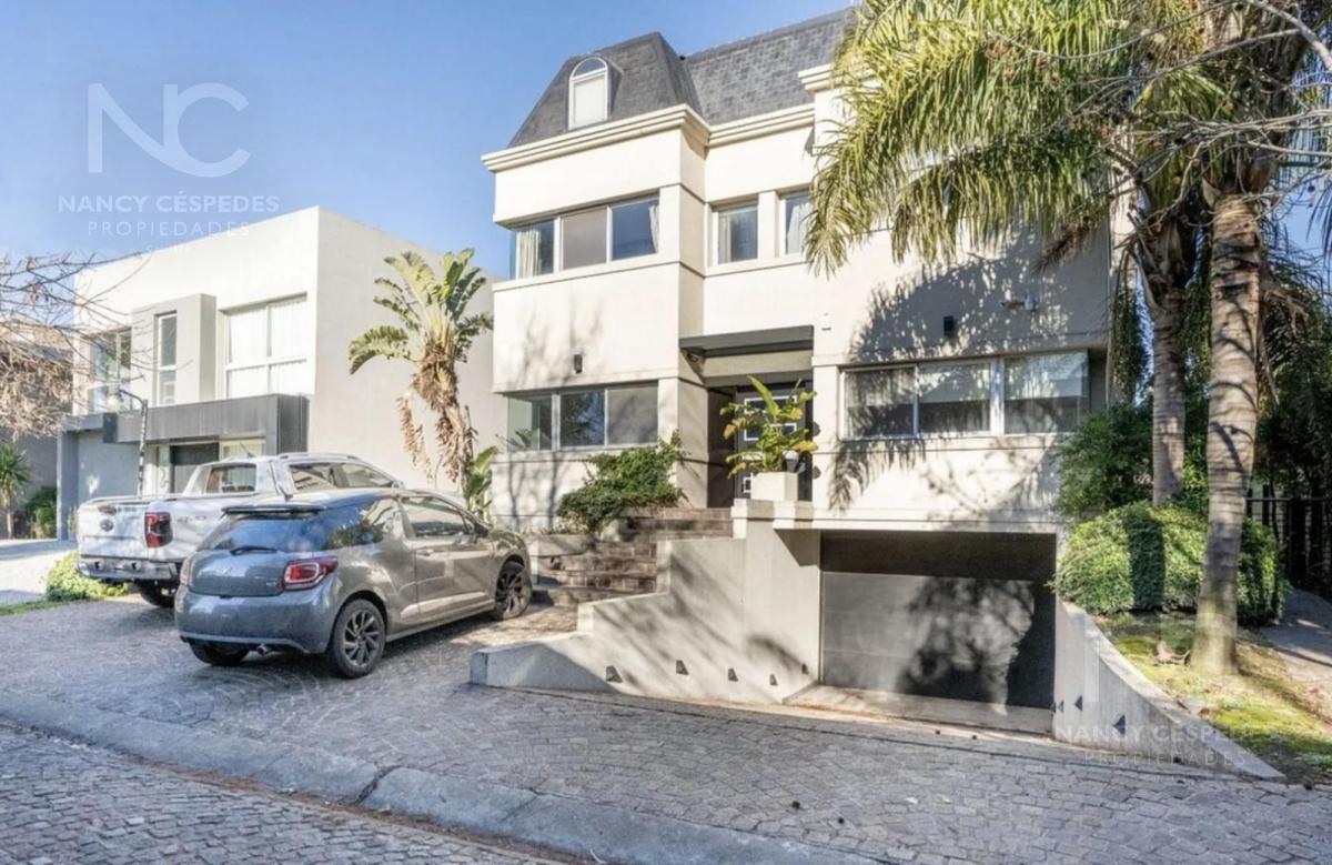 Foto de EXCLUSIVA CASA EN VENTA BARRIO CERRADO DORREGO!!!, imagen 1