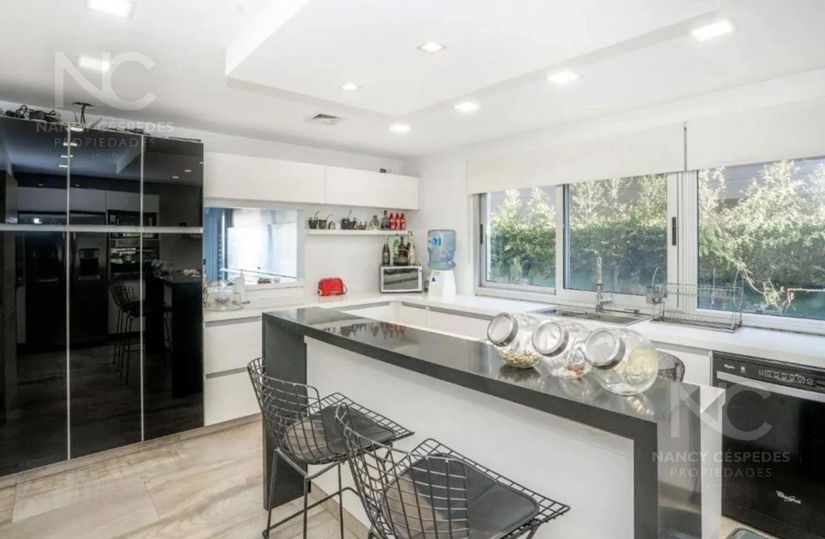 Foto de EXCLUSIVA CASA EN VENTA BARRIO CERRADO DORREGO!!!, imagen 4