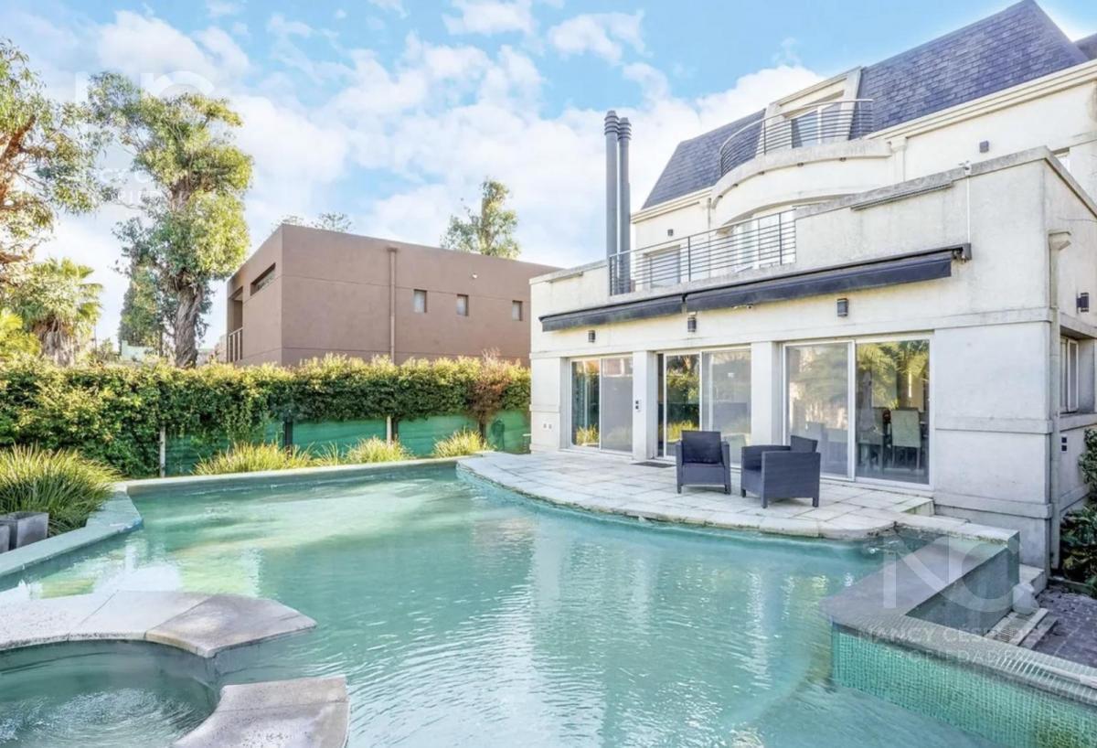 Foto de EXCLUSIVA CASA EN VENTA BARRIO CERRADO DORREGO!!!, imagen 2