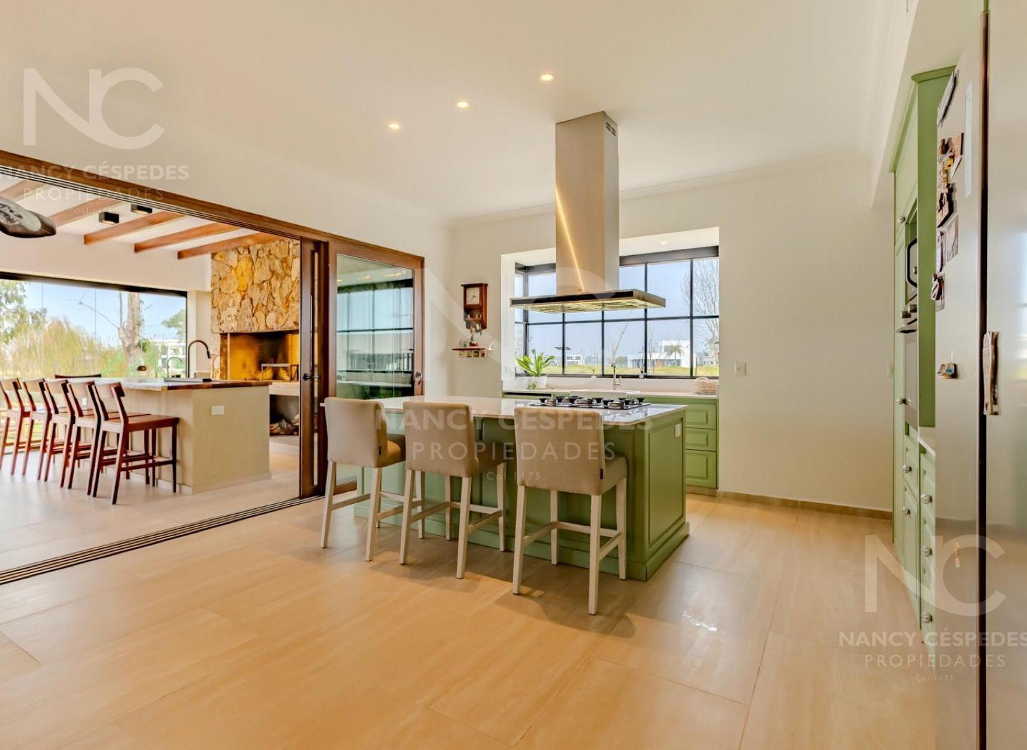 Foto de CASA EN VENTA EN PUERTO NIZUC A LA LAGUNA! 6 AMBIENTES C/ PLANO, imagen 2