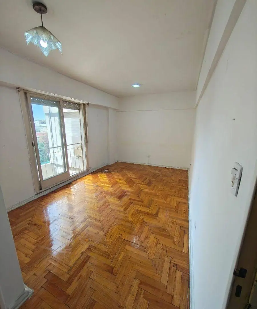 Monoambiente en alquiler en Monte Castro. 2do piso 3
