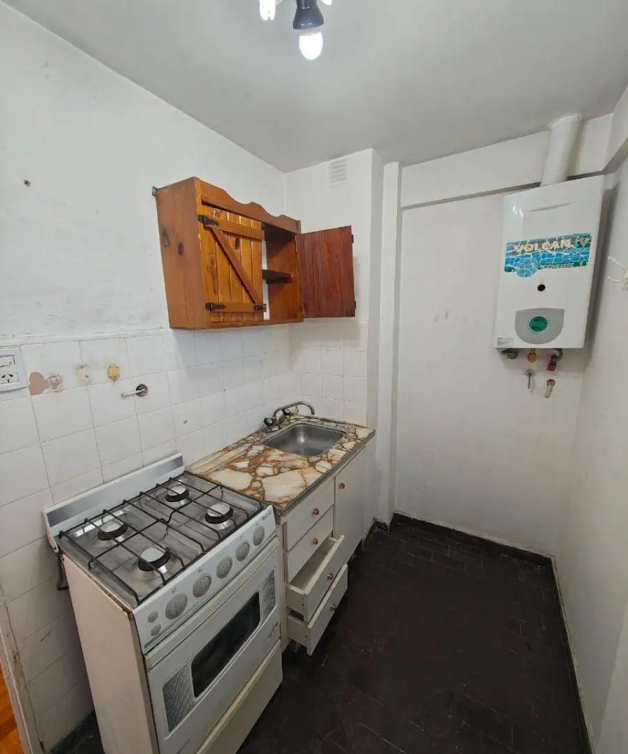 Monoambiente en alquiler en Monte Castro. 2do piso 5