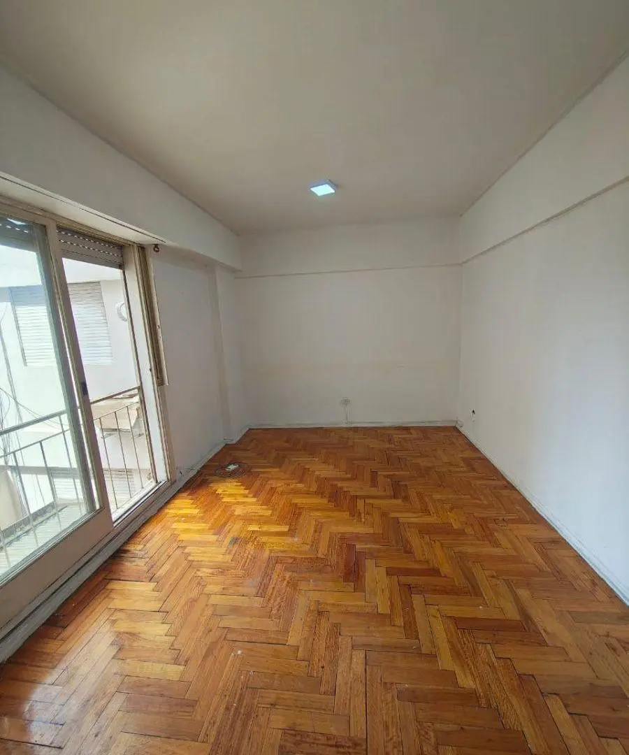 Monoambiente en alquiler en Monte Castro. 2do piso 2