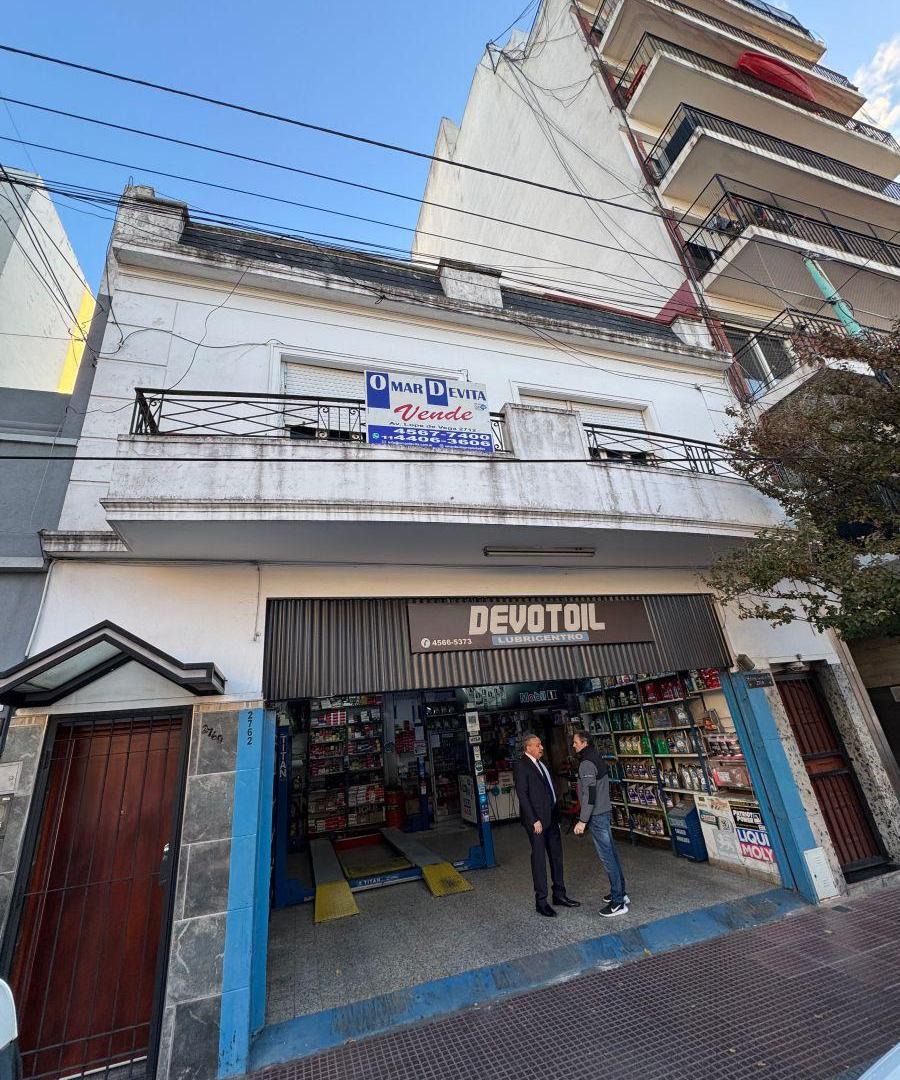 Piso único entrada independiente con 3 dormitorios patio y terraza en venta en Villa Real