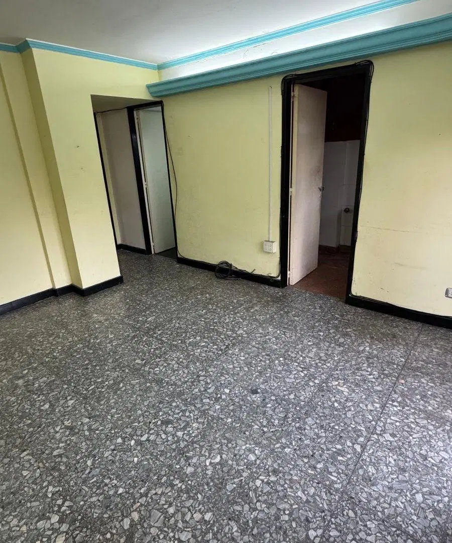 Departamento 2 ambientes al frente primer piso por escalera 4