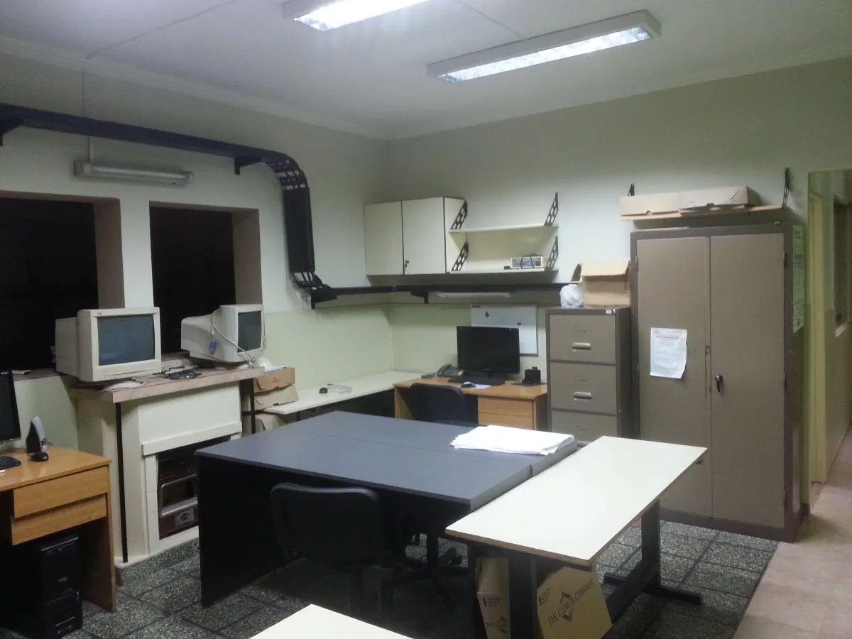 Oficina comercial de 200 m2 en venta en Villa Real 5