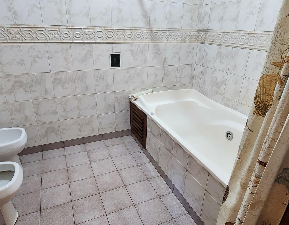 Chalet Tradicional 5 Amb en Costa del Este 2