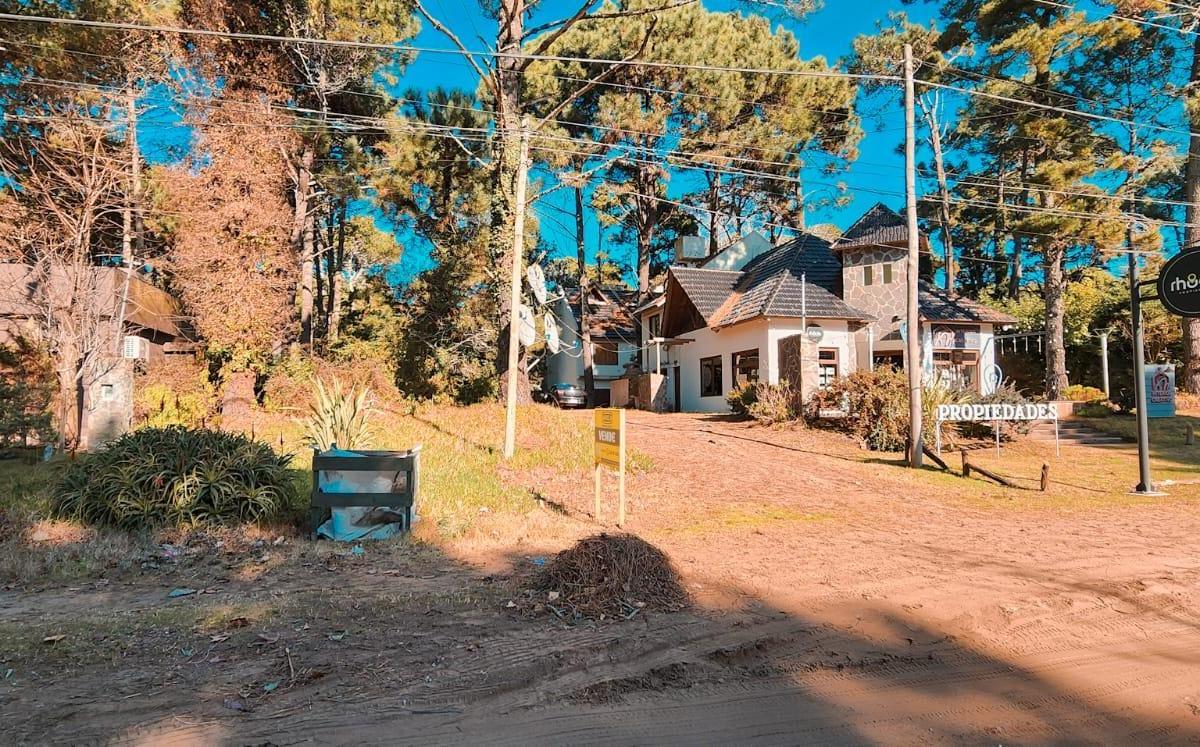 Excelente Lote Comercial/multifamiliar en El Centro de Costa del Este! 3