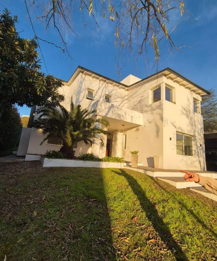 Casa de Categoría en Alquiler| Barrio La Cuesta – La Calera 1