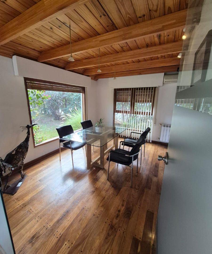 Foto de Villa Belgrano - Excelente Ubicación - Amplia casa., imagen 5