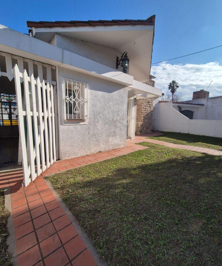 Foto de VENTA | CASA + 2 DEPARTAMENTOS | B° BAJO PALERMO, imagen 4