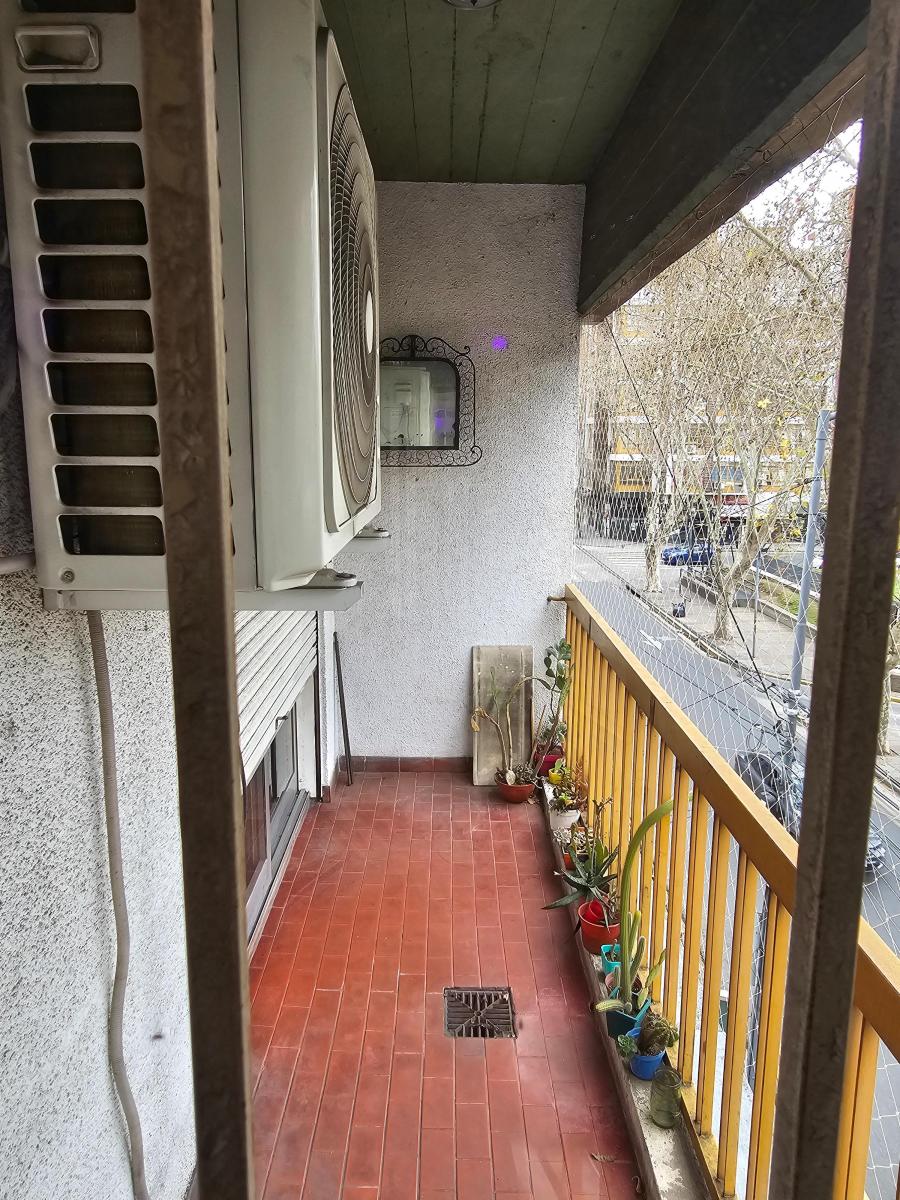 2 Ambientes Amplios con Patio, Balcon, Apto Profesional, Frente Plaza San Martin 2