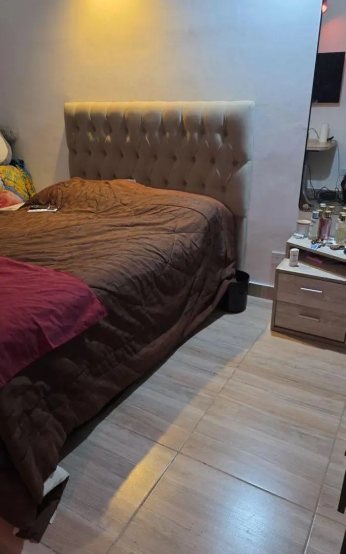 Casa reciclada con 3 dormitorios ,2 baños living cocina comedor integrado , José León Suár 2