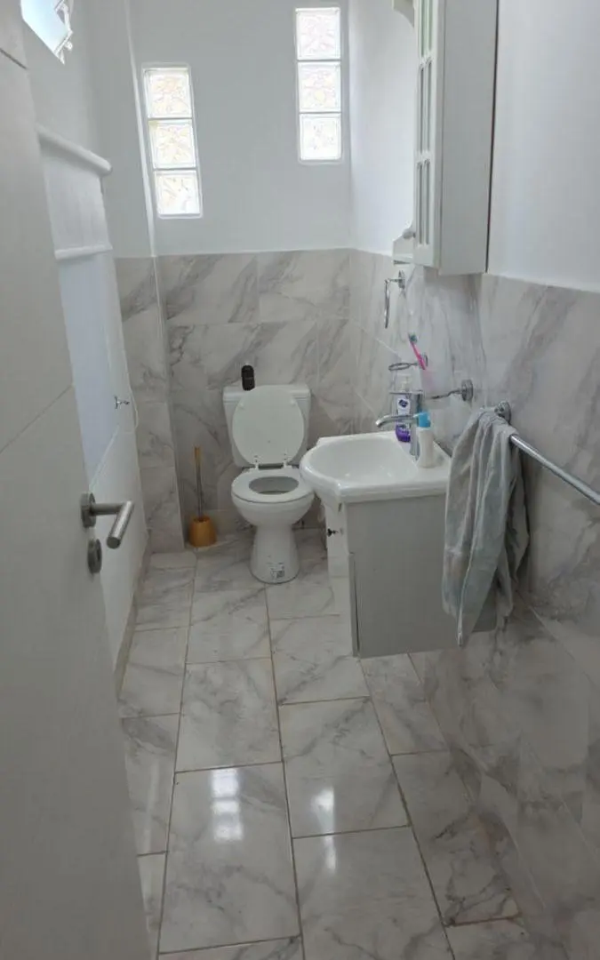 Casa reciclada con 3 dormitorios ,2 baños living cocina comedor integrado , José León Suár 1