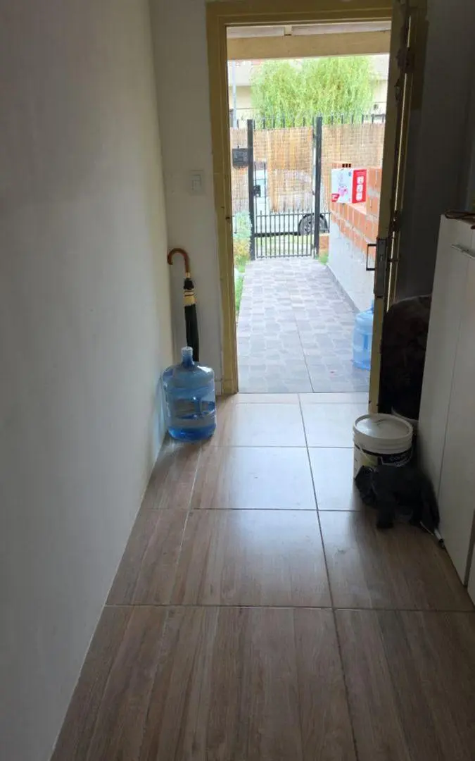 Casa reciclada con 3 dormitorios ,2 baños living cocina comedor integrado , José León Suár 3