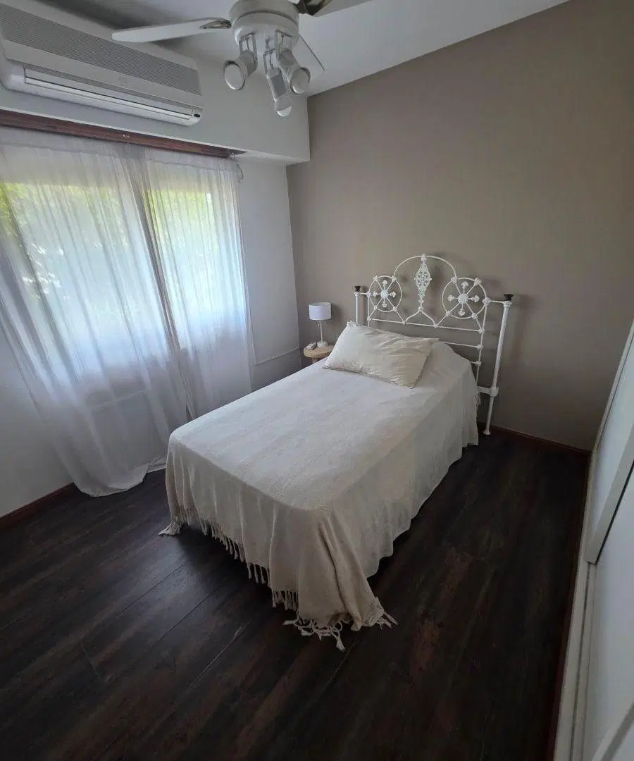 Casa en venta de 6 dormitorios ,cochera cubierta,pileta,quincho,pileta,jardin en P. Chica Victoria++ 2