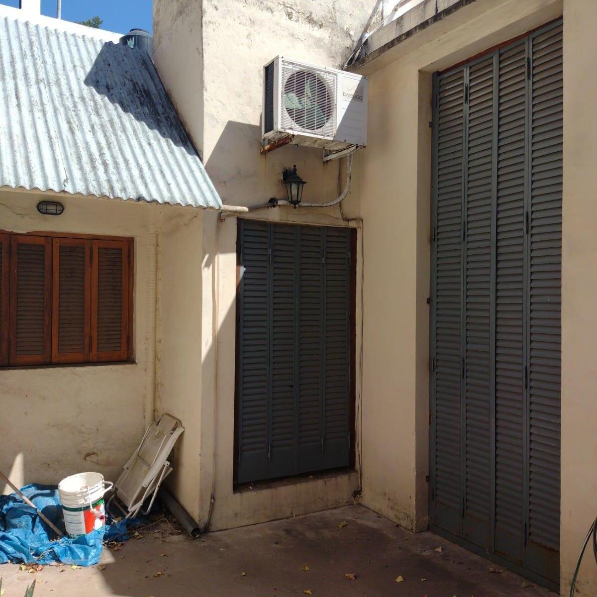 Casa Dos Dorm., Patio, Cochera Automatica. Pichincha Reciclada! 3