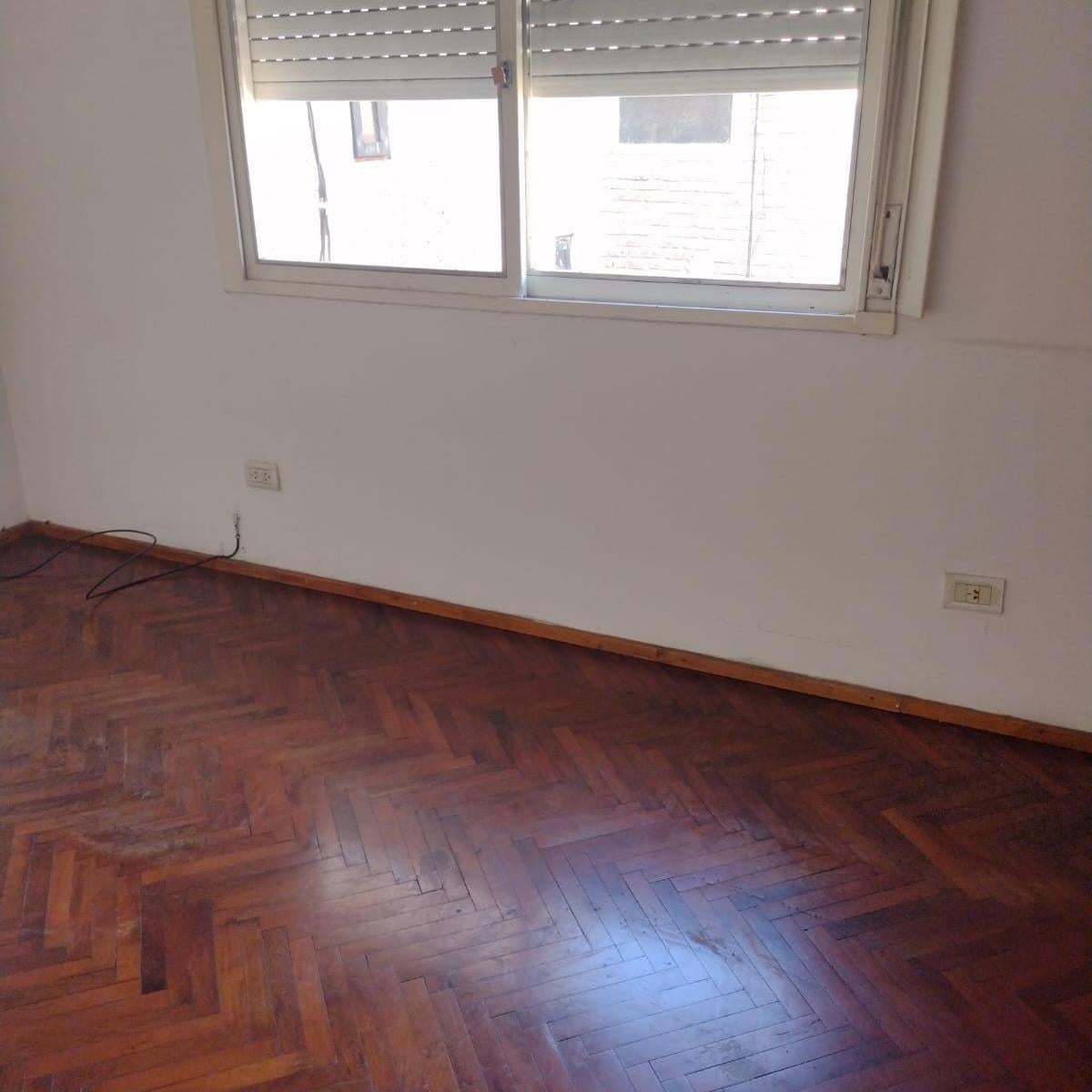 DEPARTAMENTO DOS DORMITORIOS . 3ER PISO POR ESCALERA! ALQUILADO!! OPORTUNIDAD