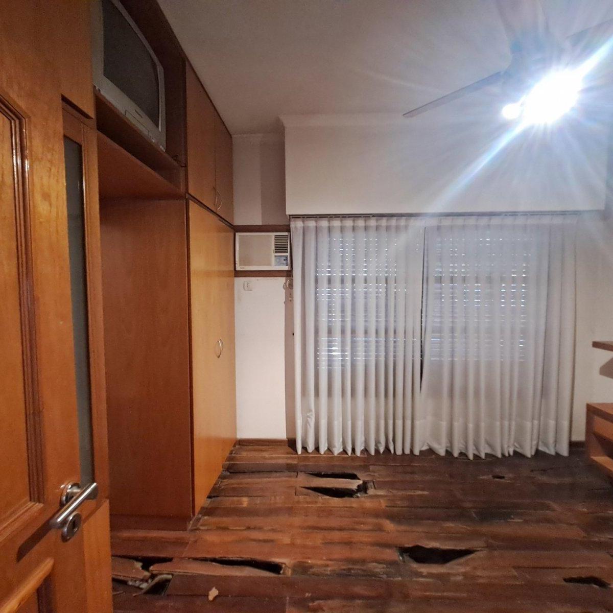 Casa en Venta de Tres Dorm., Quincho y Cochera con Depósito. Acebal. 3