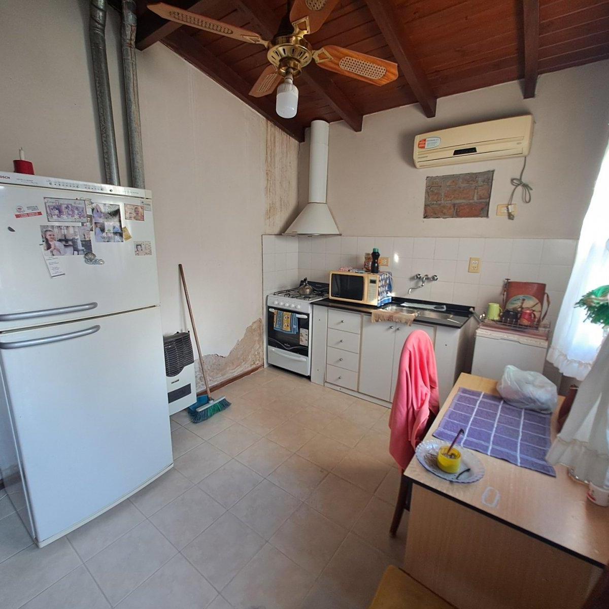 Casa en Venta de Tres Dorm., Quincho y Cochera con Depósito. Acebal. 2