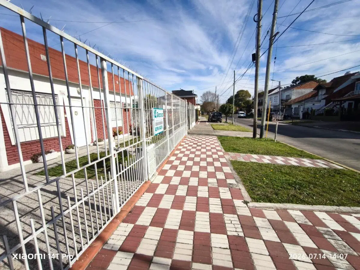CASA ESTILO AMERICANA MUY BIEN UBICADA 1