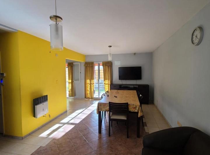Duplex de 4 dormitorios + escritorio en Barrio Nuevo Jardín 1
